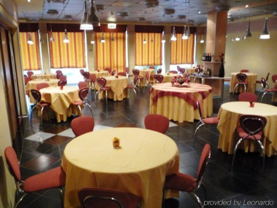Hotel Mediterraneo Ливорно Ресторан фото